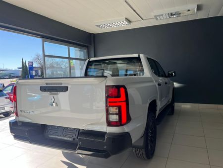 2026-Mitsubishi-Triton-24-Di-DC-GLS-4x4-Double-Cab-Auto_6