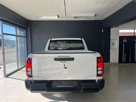 2026-Mitsubishi-Triton-24-Di-DC-GLS-4x4-Double-Cab-Auto_8