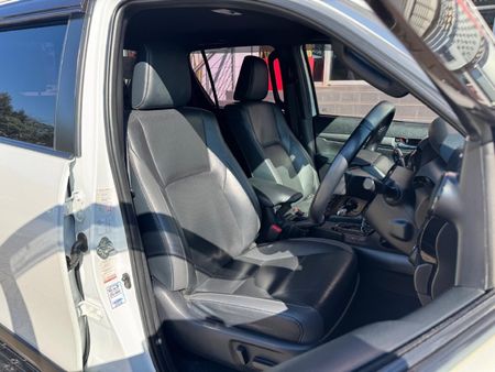 2022-Toyota-Hilux-28-GD-6-Raised-Body-Legend-RS-4x4-Auto-Double-Cab_15