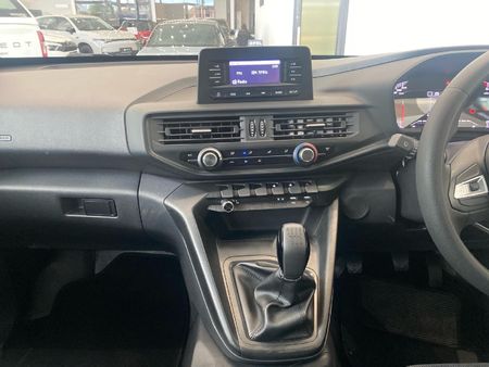 2026-Peugeot-Landtrek-19D-Professional-Double-Cab_12