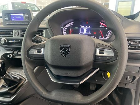2026-Peugeot-Landtrek-19D-Professional-Double-Cab_14