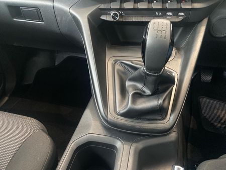 2026-Peugeot-Landtrek-19D-Professional-Double-Cab_16