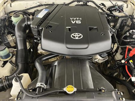 2014-Toyota-Land-Cruiser-79-40-Double-Cab_13