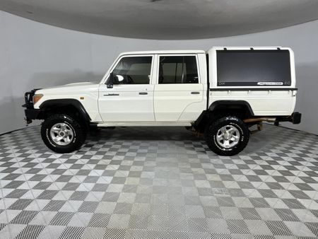 2014-Toyota-Land-Cruiser-79-40-Double-Cab_18
