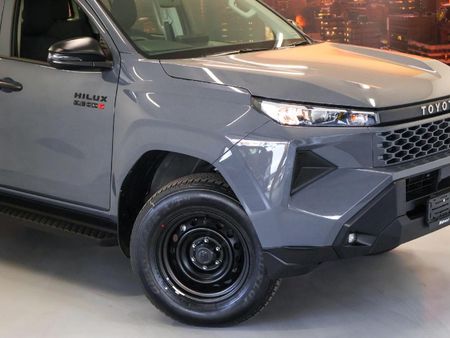 2026-Toyota-Hilux-28-GD-6-RB-SRX-Auto-Double-Cab_3