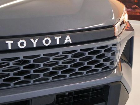 2026-Toyota-Hilux-28-GD-6-RB-SRX-Auto-Double-Cab_4