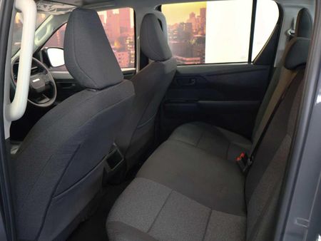2026-Toyota-Hilux-28-GD-6-RB-SRX-Auto-Double-Cab_8