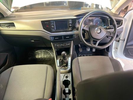 2019-Volkswagen-Polo-10-TSI-Trendline_12