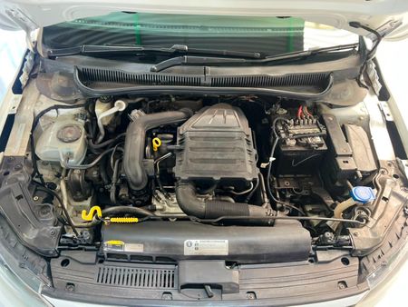 2019-Volkswagen-Polo-10-TSI-Trendline_13