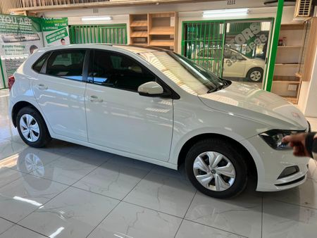2019-Volkswagen-Polo-10-TSI-Trendline_2