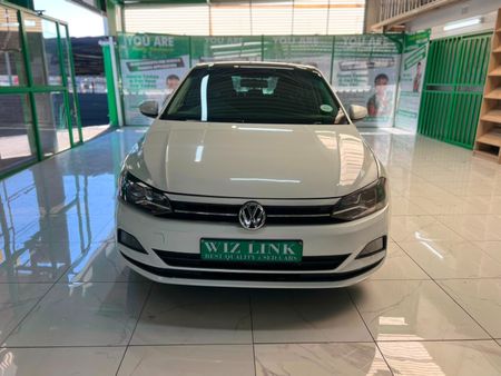 2019-Volkswagen-Polo-10-TSI-Trendline_3