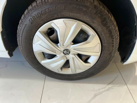 2019-Volkswagen-Polo-10-TSI-Trendline_5