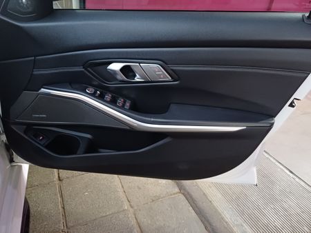 2024-BMW-3-Series-330i-M-Sport_10