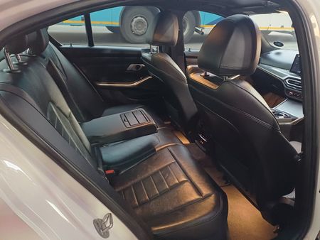 2024-BMW-3-Series-330i-M-Sport_11