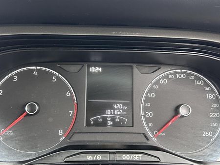 2018-Volkswagen-Polo-10-TSI-Trendline_9