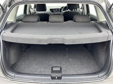 2018-Volkswagen-Polo-10-TSI-Trendline_10
