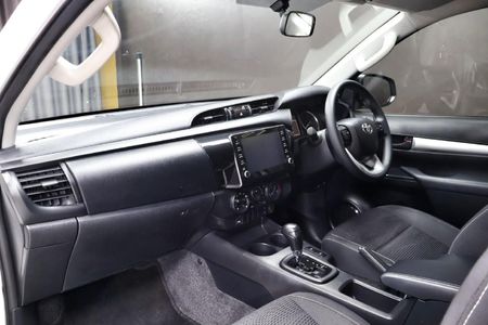 2024-Toyota-Hilux-24-GD-6-Raised-Body-Raider-Auto-Extended-Cab_11