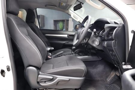 2024-Toyota-Hilux-24-GD-6-Raised-Body-Raider-Auto-Extended-Cab_16