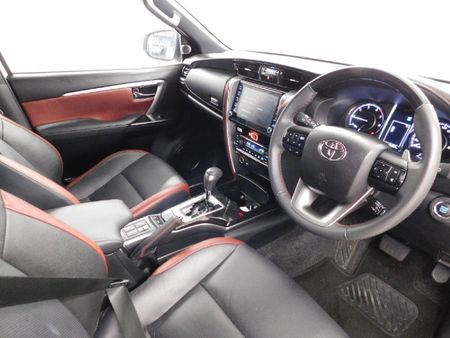 2025-Toyota-Fortuner-28-GD-6-RB-Auto_13