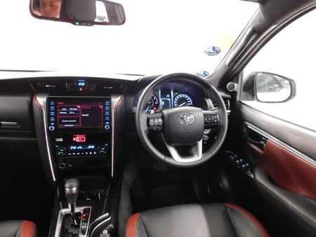 2025-Toyota-Fortuner-28-GD-6-RB-Auto_14