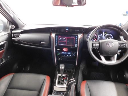 2025-Toyota-Fortuner-28-GD-6-RB-Auto_18
