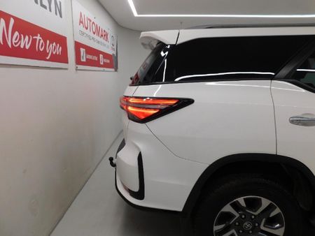 2025-Toyota-Fortuner-28-GD-6-RB-Auto_8
