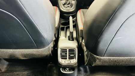 2026-Hyundai-Grand-i10-10-Motion_11