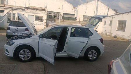 2019-Volkswagen-Polo-10-TSI-Trendline_9