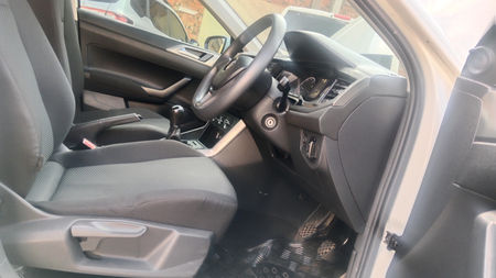 2019-Volkswagen-Polo-10-TSI-Trendline_10
