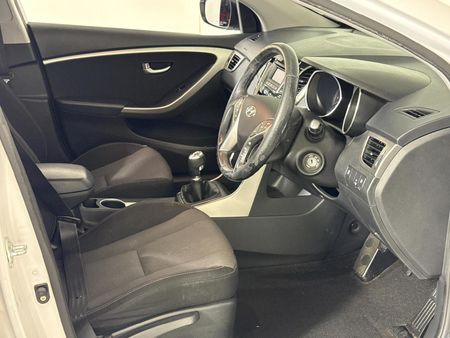 2014-Hyundai-i30-16-GLS-Premium_9