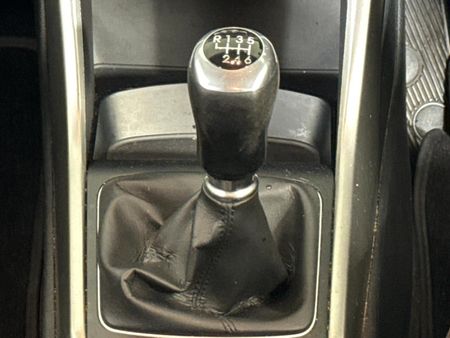 2014-Hyundai-i30-16-GLS-Premium_10