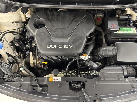 2014-Hyundai-i30-16-GLS-Premium_12