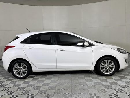 2014-Hyundai-i30-16-GLS-Premium_15