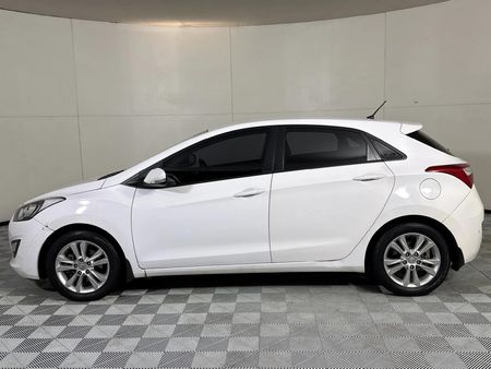 2014-Hyundai-i30-16-GLS-Premium_17