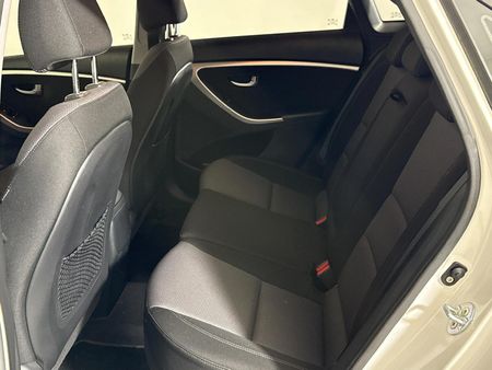 2014-Hyundai-i30-16-GLS-Premium_3