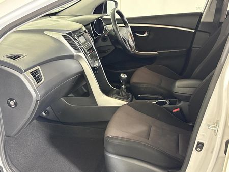 2014-Hyundai-i30-16-GLS-Premium_8