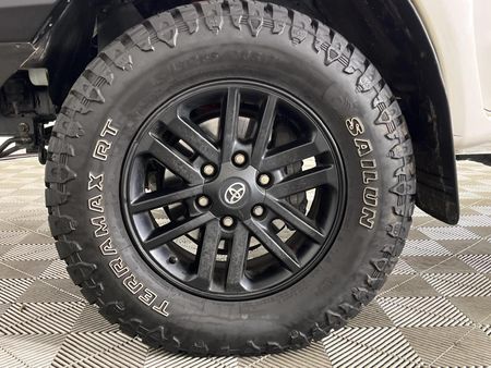 2011-Toyota-Hilux-30-D-4D-Raider-4x4-Auto-Double-Cab_4