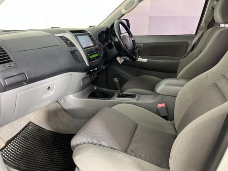 2011-Toyota-Hilux-30-D-4D-Raider-4x4-Auto-Double-Cab_7