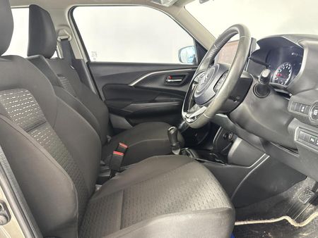2025-Suzuki-Swift-12-GLX_9