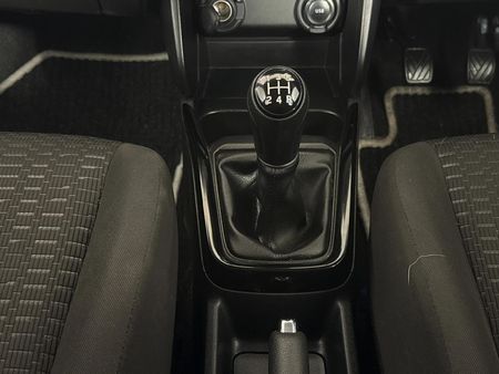 2025-Suzuki-Swift-12-GLX_10