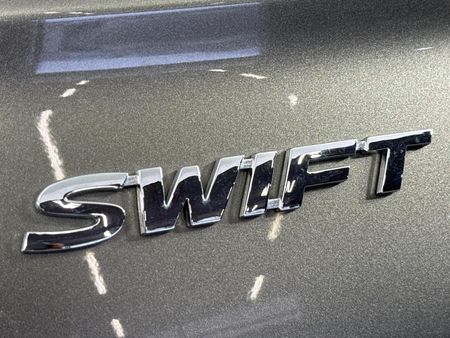 2025-Suzuki-Swift-12-GLX_11