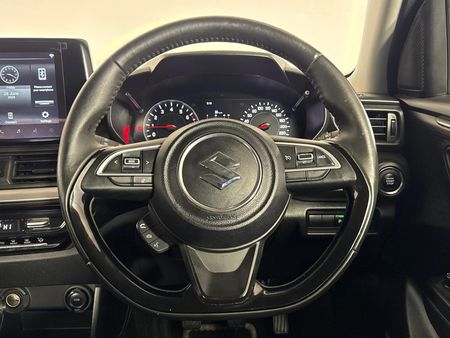 2025-Suzuki-Swift-12-GLX_12