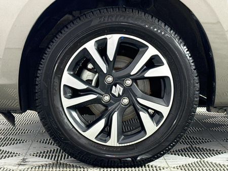 2025-Suzuki-Swift-12-GLX_4