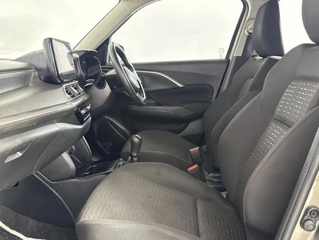 2025-Suzuki-Swift-12-GLX_8