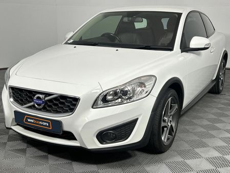 2013-Volvo-C30-20-Essential_0