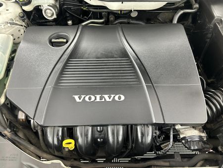 2013-Volvo-C30-20-Essential_12