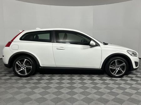 2013-Volvo-C30-20-Essential_16