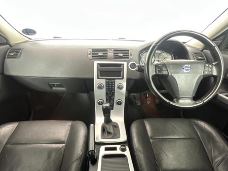 2013-Volvo-C30-20-Essential_1