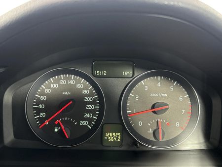 2013-Volvo-C30-20-Essential_2