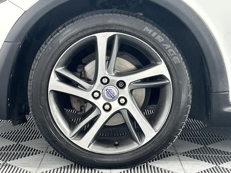 2013-Volvo-C30-20-Essential_3